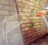 ●シャワーで汚れを流す