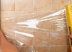 ●壁とラップフィルムの間に空気が入らないよう貼る