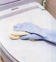 スプレーした逆の順でふき取る