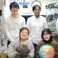 「【前編】東京大学大学院理学系研究科教授　三河内 岳先生」記事サムネイル