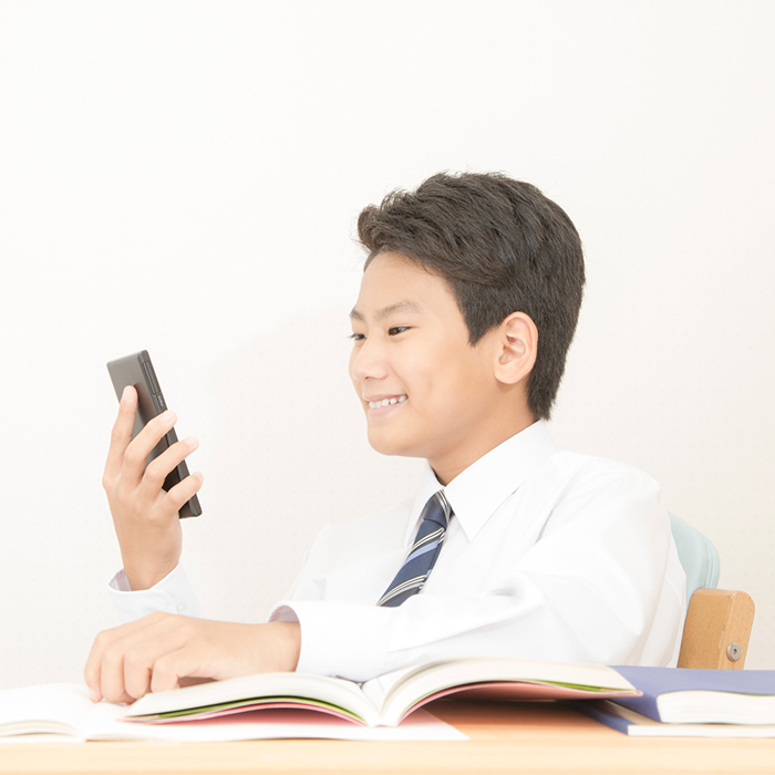 「会員限定: 勉強しない中2男子の正しい見守り方！将来が心配なママに専門家がアドバイス」記事サムネイル