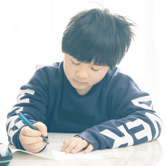 「宿題をすると居眠り…原因解明＆改善3つのチェックポイント」記事サムネイル
