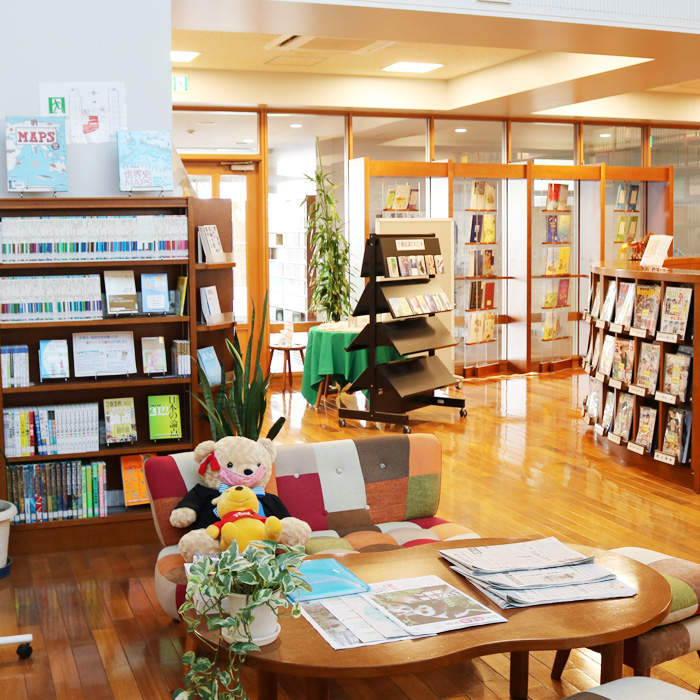 「みんなのおすすめが集まる明星の図書館【エデュスタッフ訪問記】」記事サムネイル
