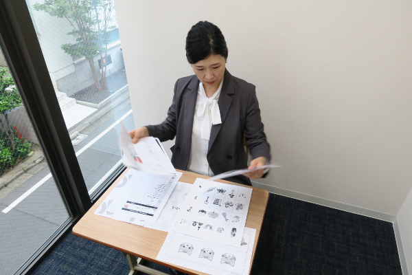AiQでは144冊のオリジナル教材を使い、その子の年齢や小学校受験までの期間などに応じて、個別指導の内容も変えています