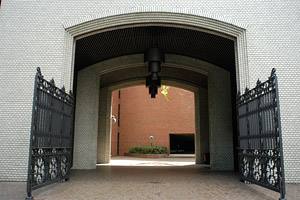 山脇学園中学校・高等学校　正門