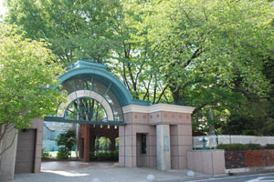 淑徳中学・高等学校　正門5月