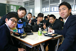 日本大学豊山中学・高等学校　生徒と先生