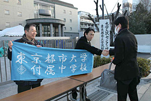 校長先生や進路の先生が受験生を激励