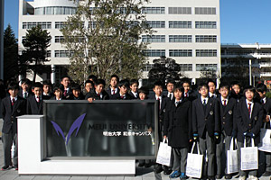 中学生による新図書館見学・食堂体験会