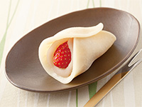 旬のイチゴを使ってひな祭りの和風スイーツ「苺の絹衣」