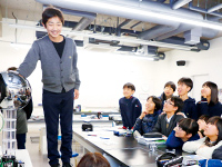 最先端の教育で注目を集めるドルトン東京学園の学習風景