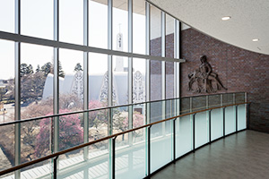 光あふれるエントランス