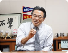 賀澤 恵二 校長 賀澤 恵二 校長