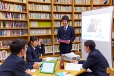 笑顔でグループワーク