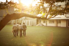 夕焼けの中、下校