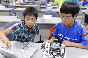 世界に挑戦できる「ロボット講座」