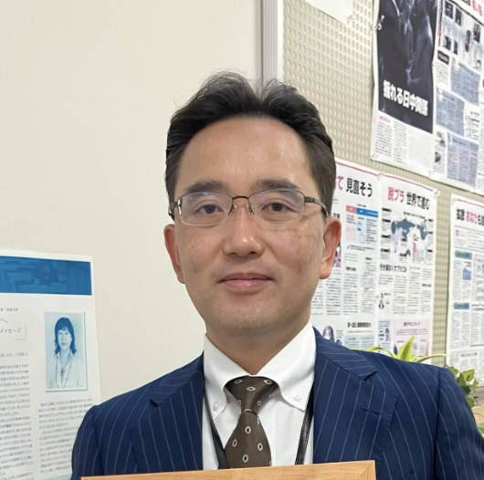 戸口 義也先生 サムネイル画像