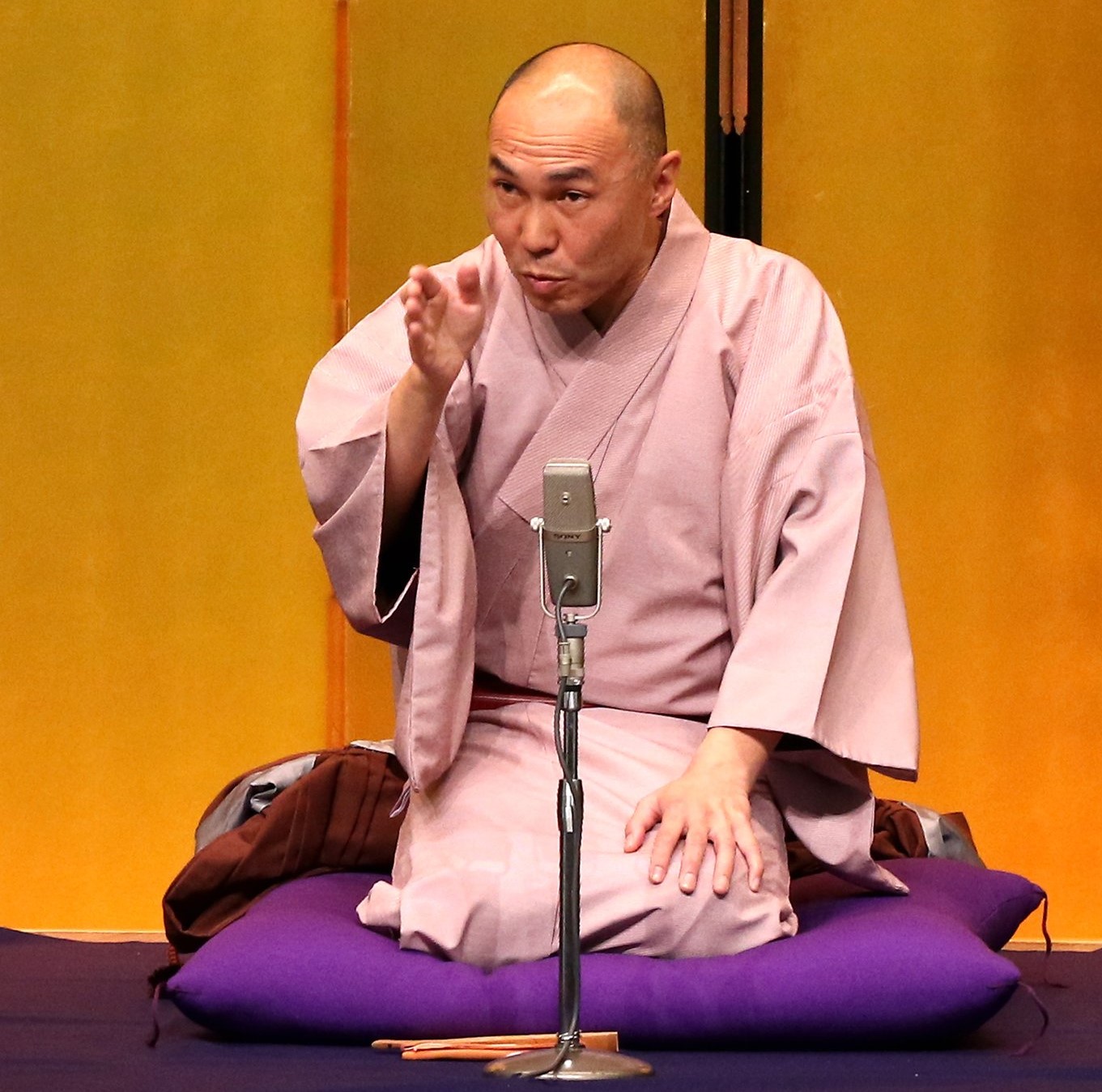 穴澤　良幸先生 サムネイル画像